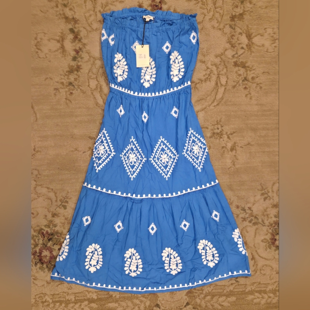 NWT Strapless Blue and White Patterned Dress With Sequin Accent Size Medium